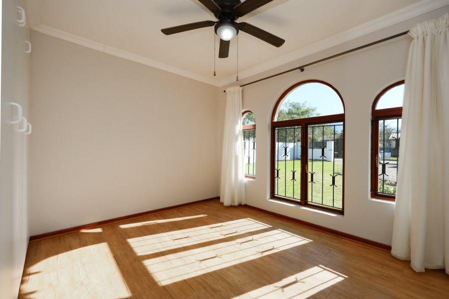 4 Bedroom Property for Sale in Heather Park Western Cape